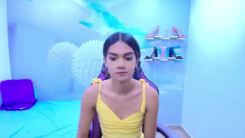 Snapshot of demi_leed chatting on December 15, 2:32 pm DEMI online show from December 15, 2:32 pm