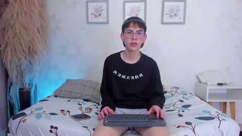 demian_hush online show from February 7, 7:17 pm