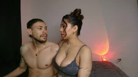 Snapshot of demian_melany_ chatting on March 8, 7:34 am demian_melany_ online show from March 8, 7:34 am