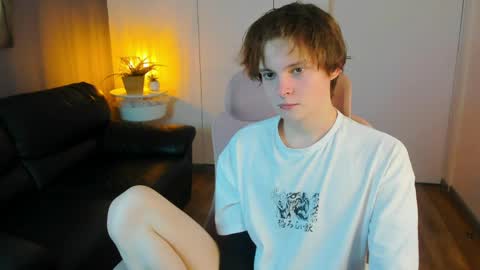 Snapshot of demianenglen chatting on April 8, 3:45 pm demianenglen online show from April 8, 3:45 pm