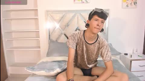 Snapshot of demiansalvatore chatting on September 24, 6:55 pm Demian and Salvatore online show from September 24, 6:55 pm