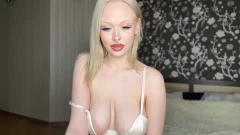 Demi online show from December 19, 1:07 pm