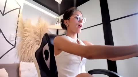 Snapshot of demiprince_ chatting on April 19, 4:23 am Demi online show from April 19, 4:23 am
