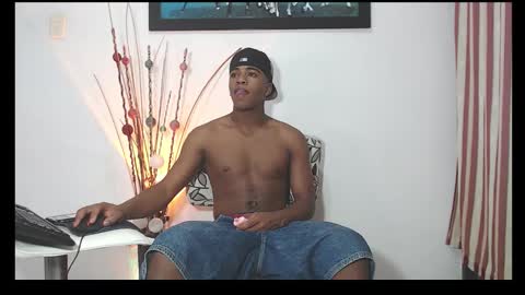 Snapshot of demond_333 chatting on November 27, 9:11 am DEMOND online show from November 27, 9:11 am