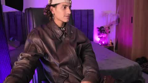 Snapshot of demonkush_ chatting on May 19, 2:18 am DemonKush online show from May 19, 2:18 am