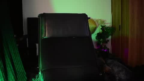 Snapshot of demonkush_ chatting on June 14, 3:30 am DemonKush online show from June 14, 3:30 am
