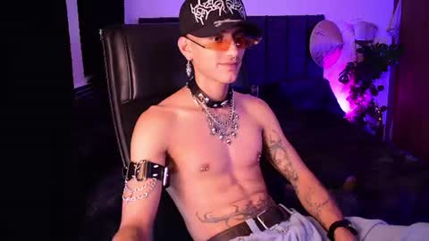 Snapshot of demonkush_ chatting on June 20, 1:19 am DemonKush online show from June 20, 1:19 am