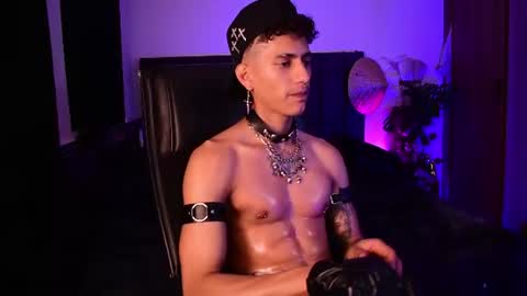 Snapshot of demonkush_ chatting on June 21, 6:49 am DemonKush online show from June 21, 6:49 am