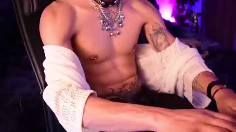 Snapshot of demonkush_ chatting on June 21, 10:45 pm DemonKush online show from June 21, 10:45 pm