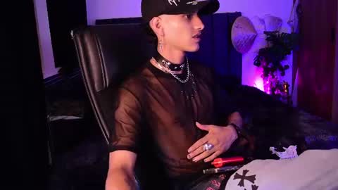 Snapshot of demonkush_ chatting on June 24, 5:50 am DemonKush online show from June 24, 5:50 am