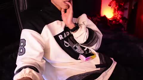 Snapshot of demonkush_ chatting on June 29, 7:36 am DemonKush online show from June 29, 7:36 am