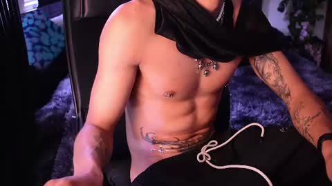 Snapshot of demonkush_ chatting on June 30, 8:32 pm DemonKush online show from June 30, 8:32 pm