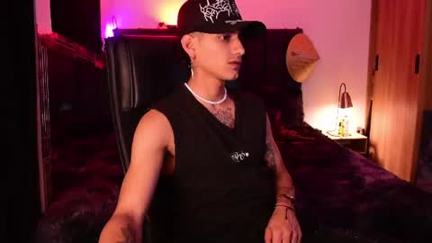 Snapshot of demonkush_ chatting on July 4, 1:01 am DemonKush online show from July 4, 1:01 am