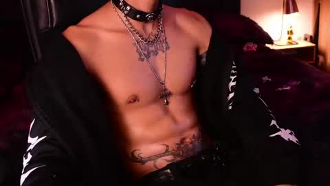 Snapshot of demonkush_ chatting on July 5, 4:19 am DemonKush online show from July 5, 4:19 am