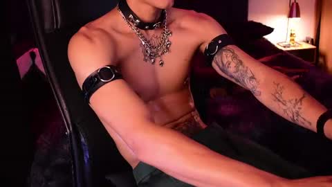 Snapshot of demonkush_ chatting on July 11, 8:17 am DemonKush online show from July 11, 8:17 am