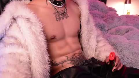 Snapshot of demonkush_ chatting on July 20, 10:39 am DemonKush online show from July 20, 10:39 am