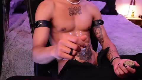 Snapshot of demonkush_ chatting on July 23, 1:58 am DemonKush online show from July 23, 1:58 am