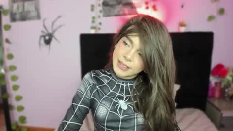 Snapshot of demony_deadboy chatting on August 8, 9:39 pm Maki online show from August 8, 9:39 pm