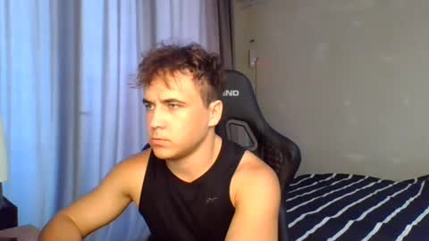 Snapshot of den4ik_sport chatting on August 7, 9:33 am den4ik_sport online show from August 7, 9:33 am
