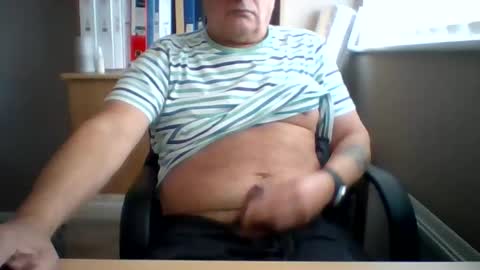 Snapshot of den66_ chatting on January 17, 3:28 pm den66_ online show from January 17, 3:28 pm
