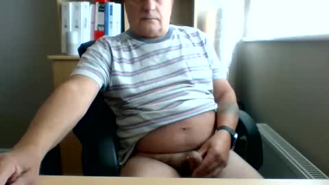 Snapshot of den66_ chatting on May 9, 12:21 pm den66_ online show from May 9, 12:21 pm