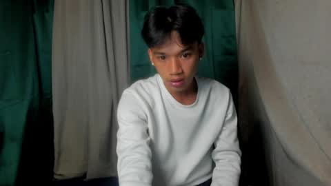 Snapshot of den_cummers chatting on May 23, 2:32 pm den_cummers online show from May 23, 2:32 pm