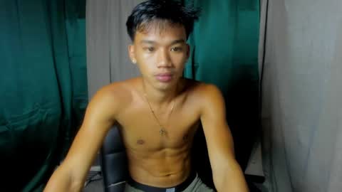 Snapshot of den_cummers chatting on June 7, 1:59 pm den_cummers online show from June 7, 1:59 pm