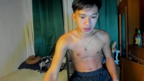 Snapshot of den_cummers chatting on July 9, 4:55 pm den_cummers online show from July 9, 4:55 pm