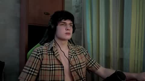 Snapshot of denbunnyy chatting on January 31, 7:11 pm Daniel online show from January 31, 7:11 pm