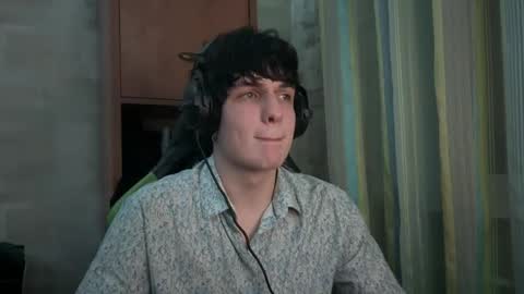 Snapshot of denbunnyy chatting on February 4, 6:03 pm Daniel online show from February 4, 6:03 pm