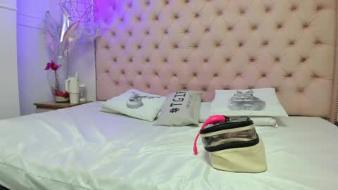 Snapshot of denisse_logan chatting on June 7, 3:10 am denisse_logan online show from June 7, 3:10 am