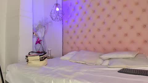 Snapshot of denisse_logan chatting on June 20, 3:20 am denisse_logan online show from June 20, 3:20 am