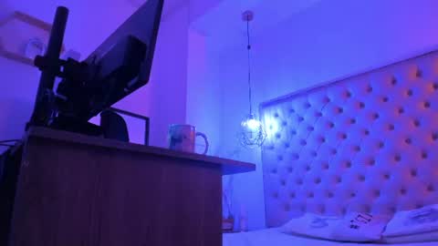 Snapshot of denisse_logan chatting on July 23, 3:04 am denisse_logan online show from July 23, 3:04 am