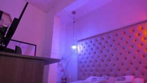 Snapshot of denisse_logan chatting on August 1, 3:06 am denisse_logan online show from August 1, 3:06 am