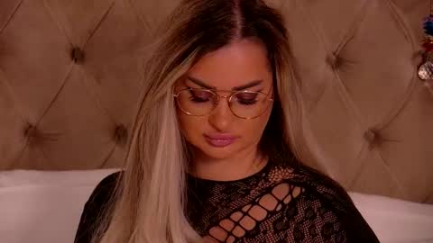 Ela online show from February 3, 9:53 pm