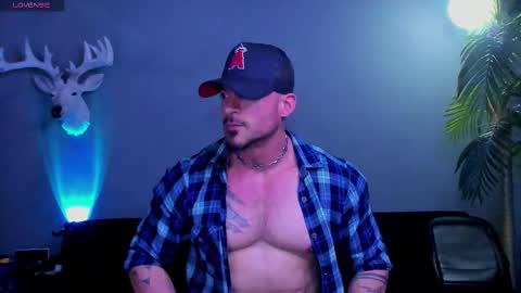 Snapshot of dennis_cox_ chatting on February 19, 3:08 pm dennis_cox_ online show from February 19, 3:08 pm