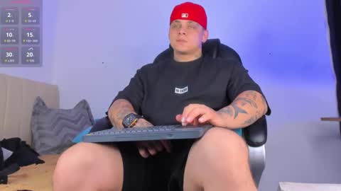 Snapshot of dennis_munera chatting on October 28, 9:46 am dennis munera online show from October 28, 9:46 am