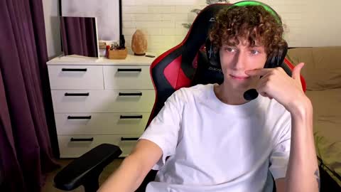 Snapshot of denobluora chatting on December 10, 8:16 pm Jasper   online show from December 10, 8:16 pm