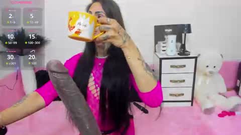 Snapshot of denychantall chatting on August 3, 9:04 am denychantall online show from August 3, 9:04 am