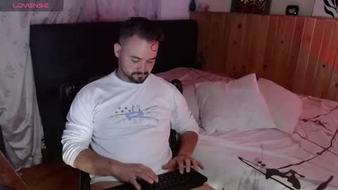 Dereck Mills3 online show from February 25, 4:11 am