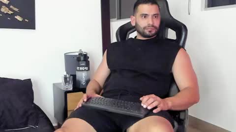 Dereck Vega online show from December 5, 1:36 am