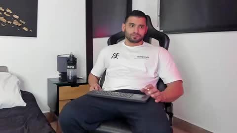 Dereck Vega online show from December 7, 9:33 pm