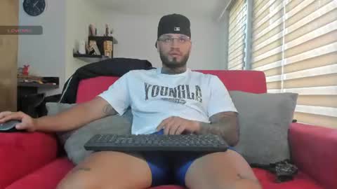 Snapshot of dereckgreen chatting on June 19, 6:23 pm dereckgreen online show from June 19, 6:23 pm