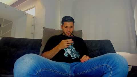 dereckhardd online show from May 1, 3:38 pm
