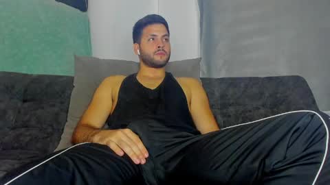 dereckhardd online show from May 9, 12:10 pm