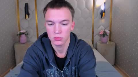 Derek online show from November 18, 1:04 pm