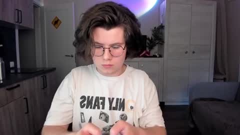 Derek online show from June 25, 6:34 pm