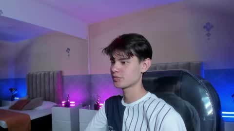 derek_sinn online show from April 24, 8:11 pm