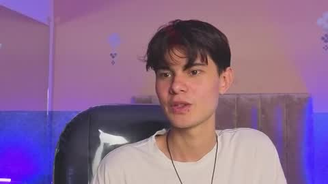 derek_sinn online show from April 28, 8:47 pm
