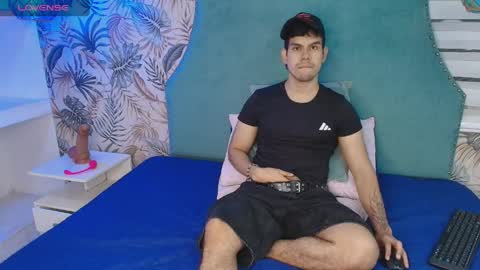 Snapshot of derek_voss chatting on May 29, 8:51 pm derek_voss online show from May 29, 8:51 pm